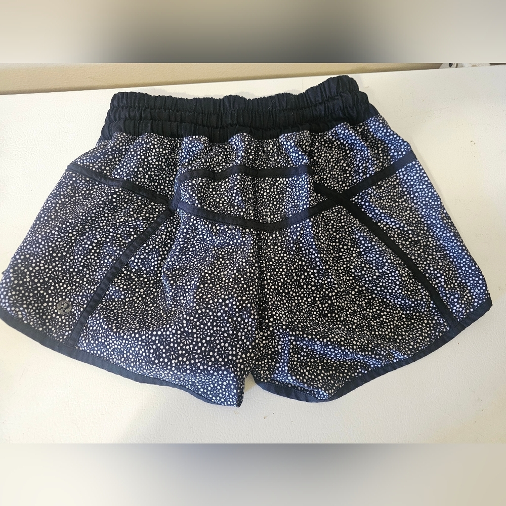 Lululemon Shorts Hotty Hott Size 4